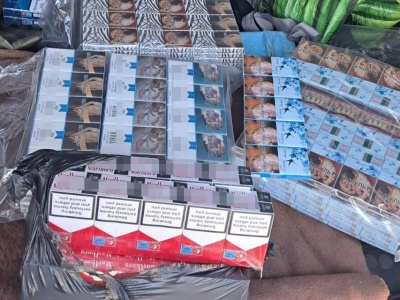 Pół miliona nielegalnych papierosów! Dwóch mężczyzn zatrzymanych przez policję