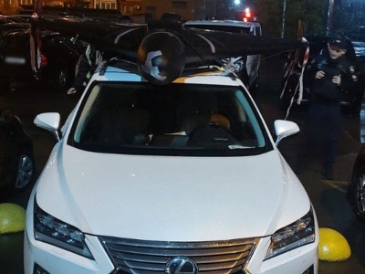 Przewoził Shaheda na dachu auta. Chciał go oddać do... muzeum