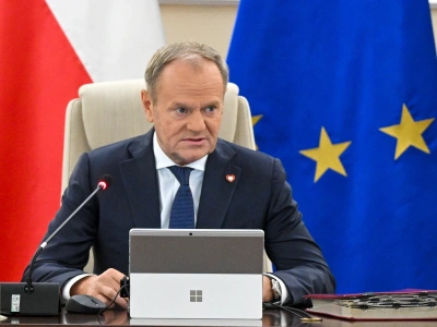 Bruksela kombinuje, jak zostawić Tuska u władzy. Ważna decyzja w sprawie podatku, który zrujnuje Polaków