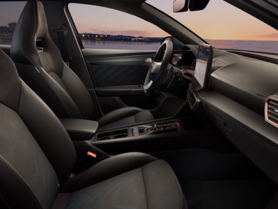 Jeden z najlepszych kompaktów mocno potaniał. Za 136 882 zł Cupra daje kubełki i lakier Magnetic Tech