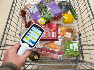 Tesco ma problem z kradzieżami. Sieć montuje wagi przy wózkach i w koszykach