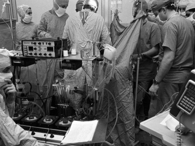 Asystował przy pierwszym udanym przeszczepie serca w Polsce. 