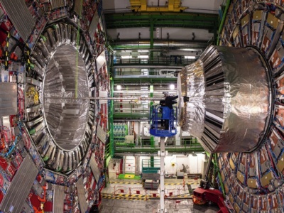 To się zdarza raz na bilion zderzeń. W LHC zaobserwowano produkcję tWZ