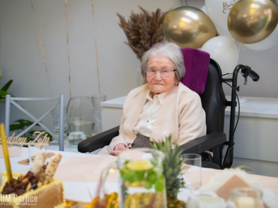 „Nie mam czasu, muszę się za wszystkich pomodlić” – Pani Zofia świętuje setne urodziny