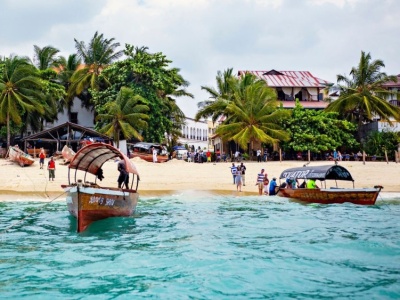 Wiemy, co z wakacjami na Zanzibarze. Rainbow, Itaka i MSZ komentują