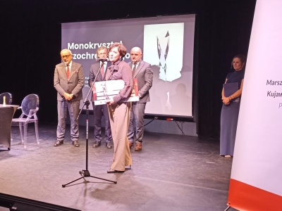 Monokryształy dla profesora Mariana Gorynia i szkoły podstawowej w Kcyni