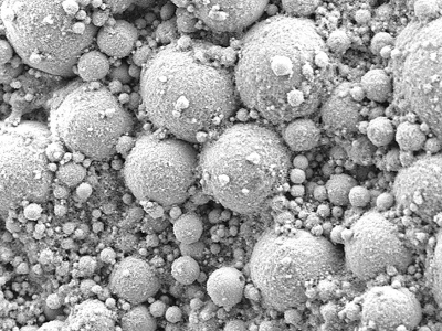 Żywy metal z bakteriami w składzie kształtuje nową rzeczywistość. Przełomowy materiał pokonał dotychczasowe problemy