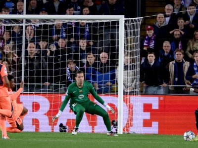 Szczęsny trzy razy wyciągał piłkę z siatki, ale jego drużyna nie przegrała