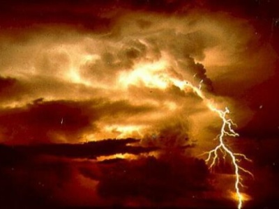 Śmierć od pioruna w historii. Od cesarzy po zwykłych ludzi