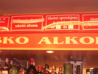 Nie sprzedała mu alkoholu. Zadzwonił po policję