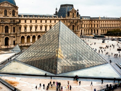 To on był odpowiedzialny za napad na Luwr? Nowy podejrzany ma na koncie kilka wyskoków i… pracę w muzeum