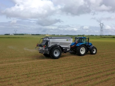 Siedem minut, by zmienić rodzaj nawozu. Rozsiewacz Sky FALCON T wchodzi na rynek