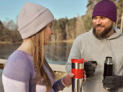Kubek termiczny na prezent – praktyczny i modny upominek na każdą okazję