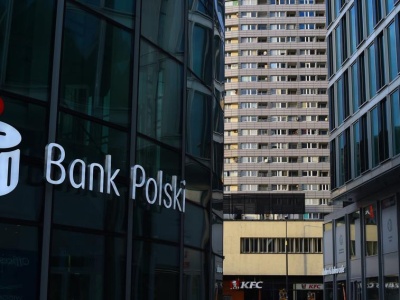 Czwartek na GPW: wyniki PKO BP, CCC w MSCI i wyjaśnienia po awarii XTB