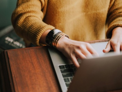 Platformy handlowe coraz częściej punktem startowym zakupów online - Allegro na czele