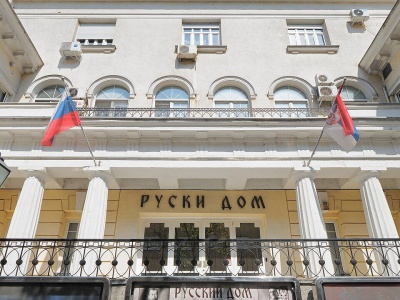 Komisja Europejska zaniepokojona osiedlaniem się Rosjan na Węgrzech i w Serbii