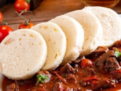 W Pradze spróbowałam tradycyjnych knedli. Zwykłe odeszły w zapomnienie