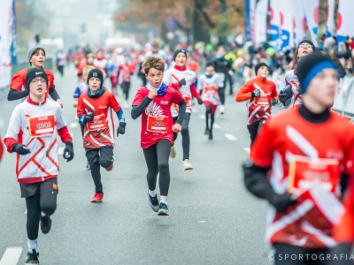 Biegi Niepodległości w Warszawie 11 listopada trasa, godziny i utrudnienia