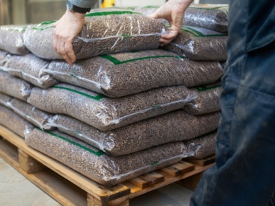 Prosty zamiennik pelletu coraz bardziej popularny. Jest znacznie tańszy