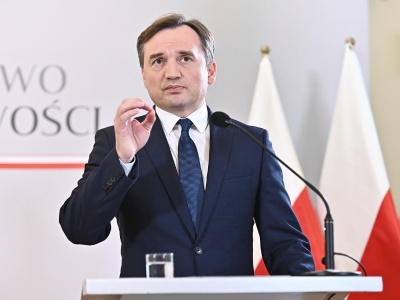 Węgierska metoda Ziobry. W Polsce ryzykuje areszt, którego boi się jak ognia