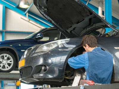 Siedem szkodliwych przyzwyczajeń kierowców. Mechanik już zaciera ręce