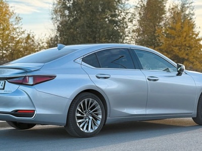 Pożegnanie z klasyką. Recenzja Lexusa ES siódmej generacji