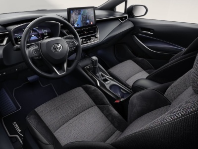 Hybrydowe kombi Toyoty z bagażnikiem 600 l otwiera się na rodziny z budżetem „na chińczyka”. Spalanie nigdzie nie będzie niższe