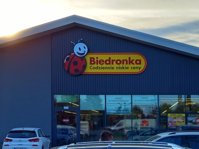 Biedronka wydłuża godziny otwarcia w ponad 3 tysiącach sklepów