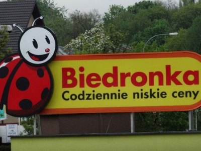 Biedronka z ważnym komunikatem przed 11 listopada. Sieć wprowadza zmiany