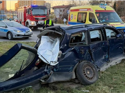Kraków. Po zderzeniu z tramwajem z auta nic prawie nie zostało