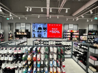 150 sklepów kaes zmieni się worldbox. Jest zgoda na przejęcie