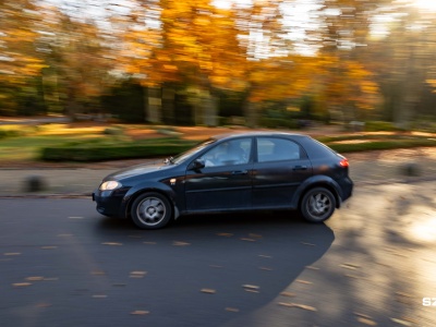 Samochody na Cmentarzu Centralnym. 