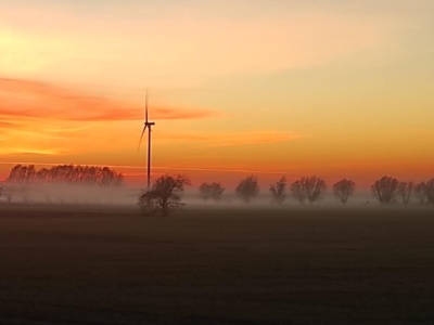 Potencjalne zagrożenie czy zysk? Rozłam mieszkańców Starej Kościelnicy w sprawie nowych wiatraków