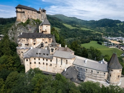 To jeden z najbardziej niezwykłych zamków na świecie. Rzut beretem od polskiej granicy