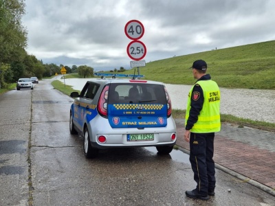 Gminie zepsuł się elektryczny samochód. Zamiast naprawić, kupi nowe auto