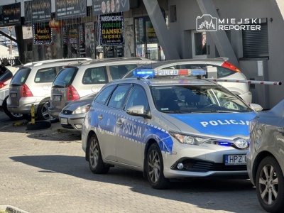 Zuchwały napad we Włochach. Skradziono ponad 100tys złotych. Sprawca przyjechał hulajnogą