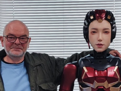 Chiński plan „AI+” do 2035 r.: roboty jako towarzysze i „dzieci” – przełom społeczny czy zagrożenie?