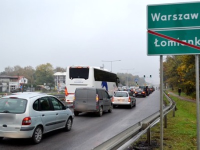 Godzina w korku z Łomianek do Warszawy. „Okrągły Stół” odblokuje trasę? Samorządy siadają do rozmów