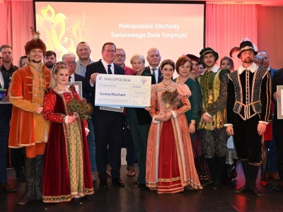 Mucharz z tytułem „Miejsca z klimatem”! Gmina nad Jeziorem Mucharskim triumfuje w konkursie „Turystyczne Skarby Małopolski”