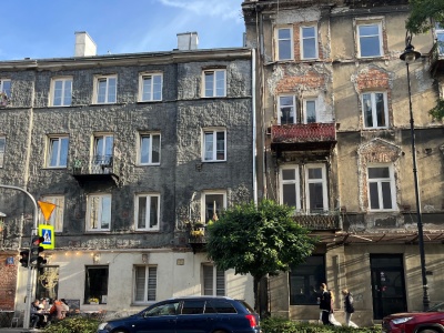 Odziedziczyła mieszkanie po rodzicach. Skarbówka zapukała po podatek