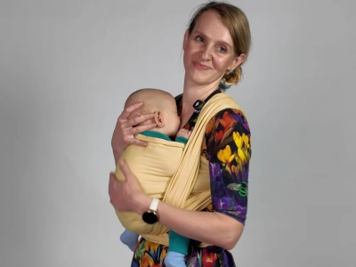 Blisko, ale nie na rękach. Chustonoszenie to dawna tradycja, która znów podbija serca rodziców