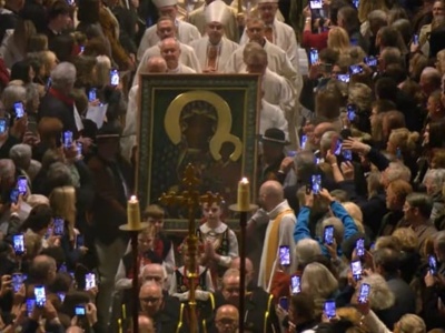 Kopia obrazu Matki Bożej Częstochowskiej wróciła do kaplicy polskiej w Notre Dame