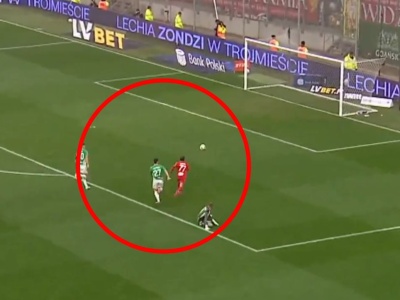 Piłkarskie jaja w Ekstraklasie. Miał pustą bramkę przed sobą. Oto co zrobił