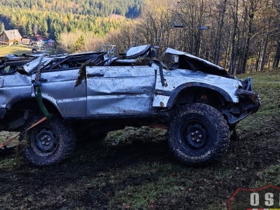 Terenówka koziołkowała 200 m. Kierowca chciał tylko sprawdzić auto