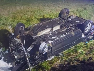 Dachował opel z trójką pasażerów. Wszyscy byli pijani