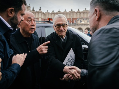 Robert De Niro w Krakowie. W tle budowa luksusowego hotelu Nobu i spór o drzewa przy Błoniach