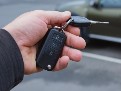 Zwykły kluczyk do auta? Wcale nie. Ukryte funkcje, o których nie mówi instrukcja