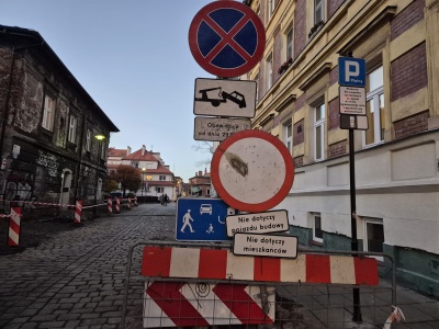 Remont na Bartosza i znak, który mówi wszystko naraz (Galeria)