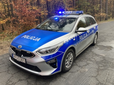 Trzemeszno: Pijany 37-latek zatrzymany za jazdę mimo sądowego zakazu, z obcymi tablicami rejestracyjnymi, bez przeglądu i OC