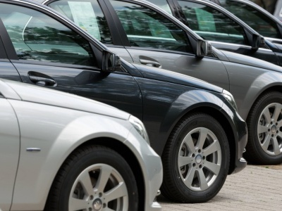 Jak bezpiecznie kupić używany samochód. Eksperci tłumaczą krok po kroku, na co uważać